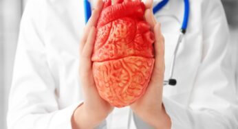 “RISCHIO ATTACCHI DI CUORE PER PILOTI VACCINATI: NON DEVONO VOLARE”. Ufficiale Medico US Air Force “Wistleblower” Denuncia Anche Sostanze Tossiche Nei Vaccini